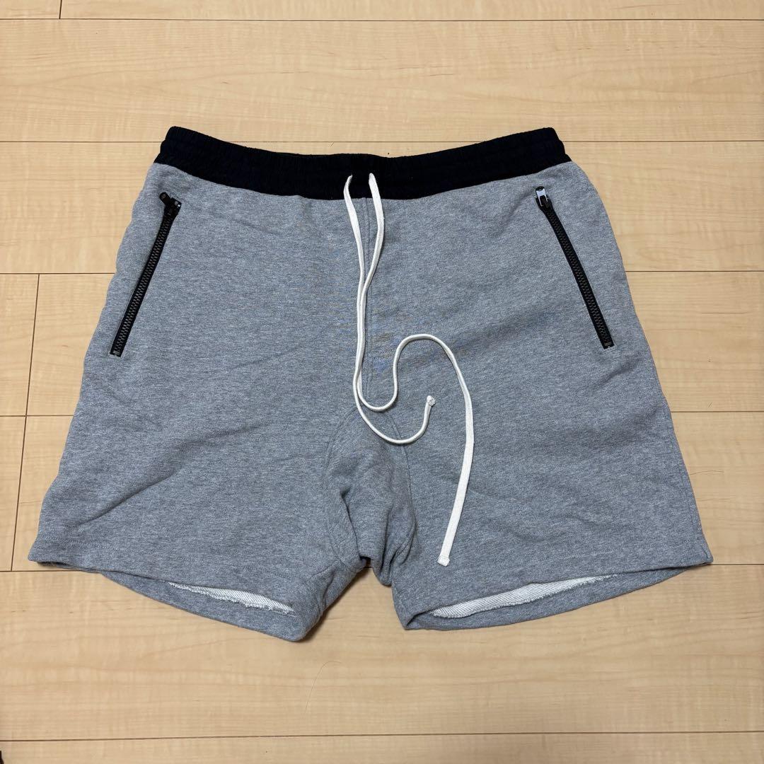 Fear of God Essentials ショーツ　Mサイズ