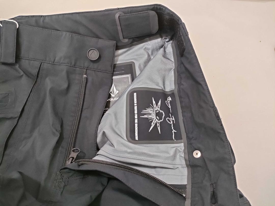 新品未使用 VOLCOM GORE-TEX G1352501 24-25モデル