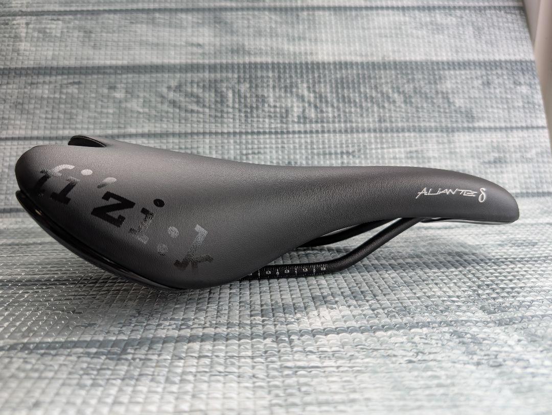 限定セールをすべて フィジーク（Fizik）アリアンテ8（ALIANTE8） サドル メルカリ - パーツ