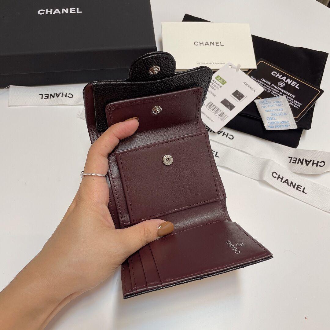 CHANEL ブラック レザー 三つ折り財布 CHANEL ブラックレザー 三つ折り財布 - メルカリ