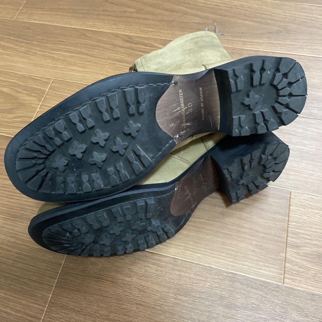 ベージュ