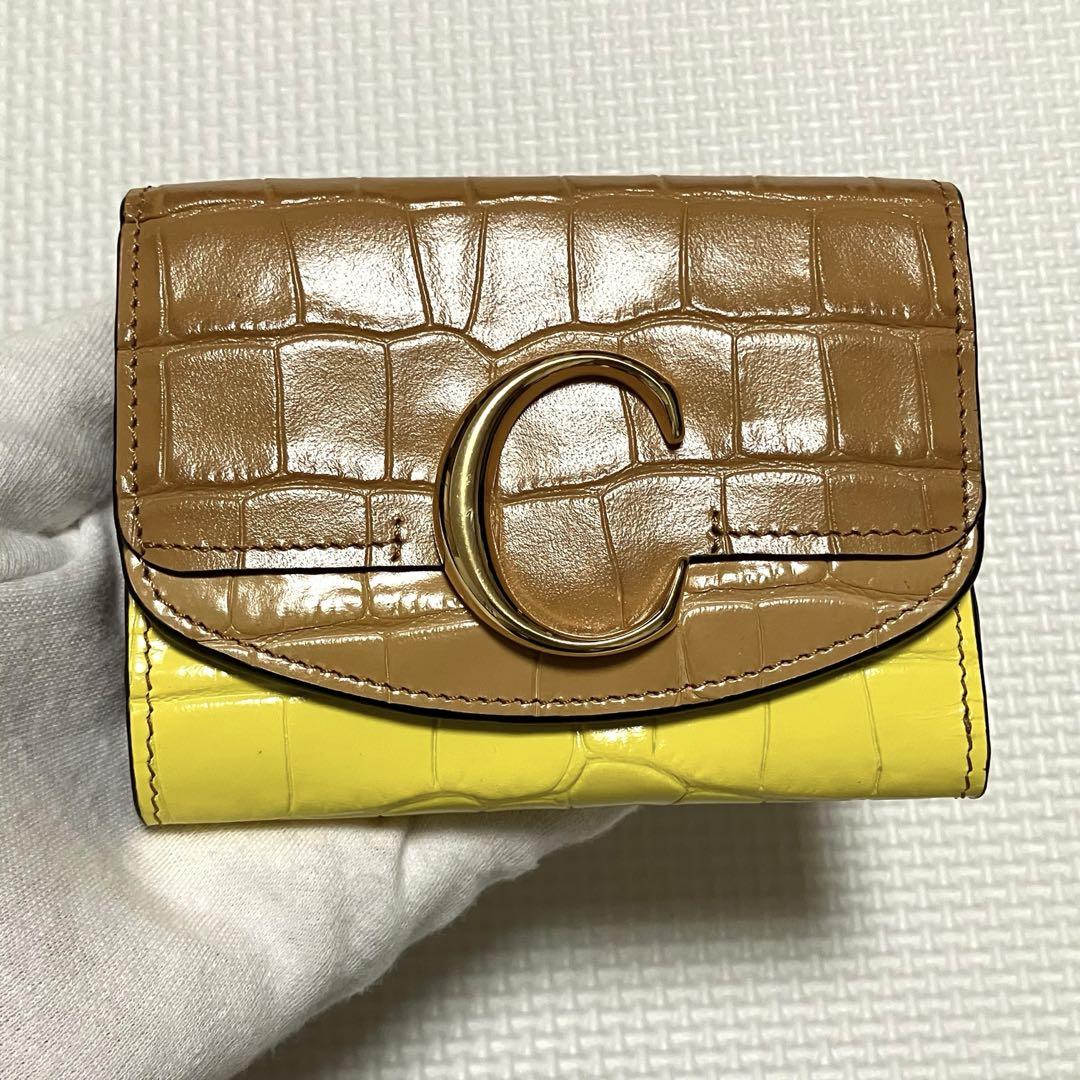 未使用Chloe レザー三つ折り財布　クロコ型押し『C』ロゴ　ブラウン×イエロー