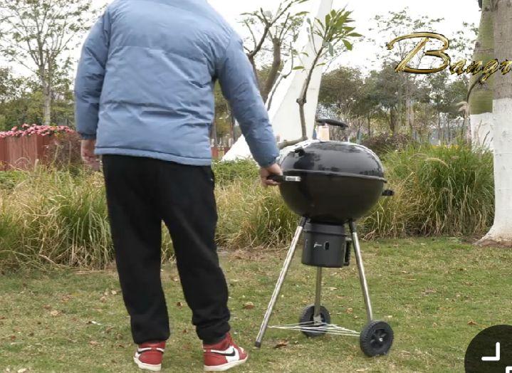 『特別価格』ポータブルチャコールBBQグリル 移動車輪&温度計付き （送料込み）