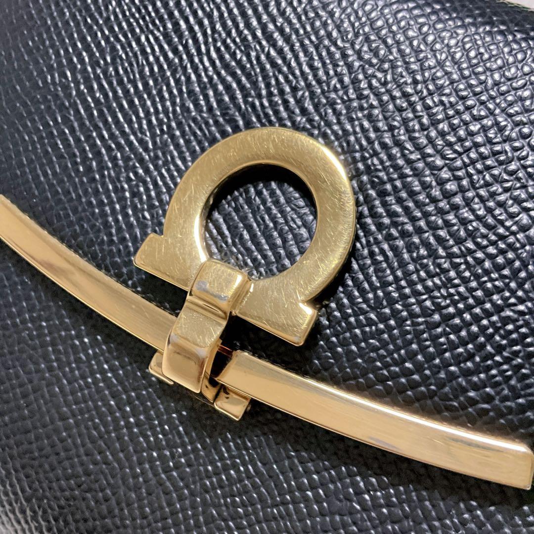 付属品完備♡極美品♡フェラガモ 二つ折り財布 ガンチーニ ブラック 金具クリップ