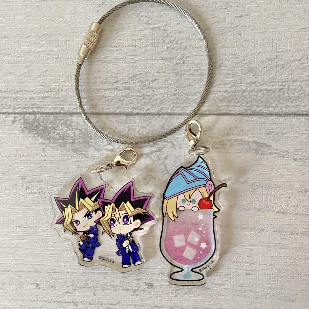 【遊戯王デュエルモンスターズ】アクリルワイヤーチャーム　闇遊戯・武藤遊戯　セット 遊戯王デュエルモンスターズ コラボカフェ 遊戯＆闇遊戯