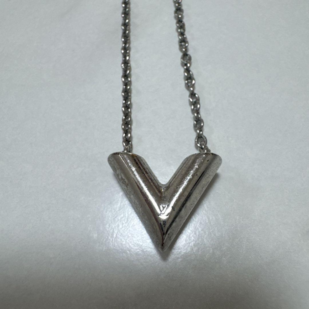 Louis Vuitton ネックレス エッセンシャルV
