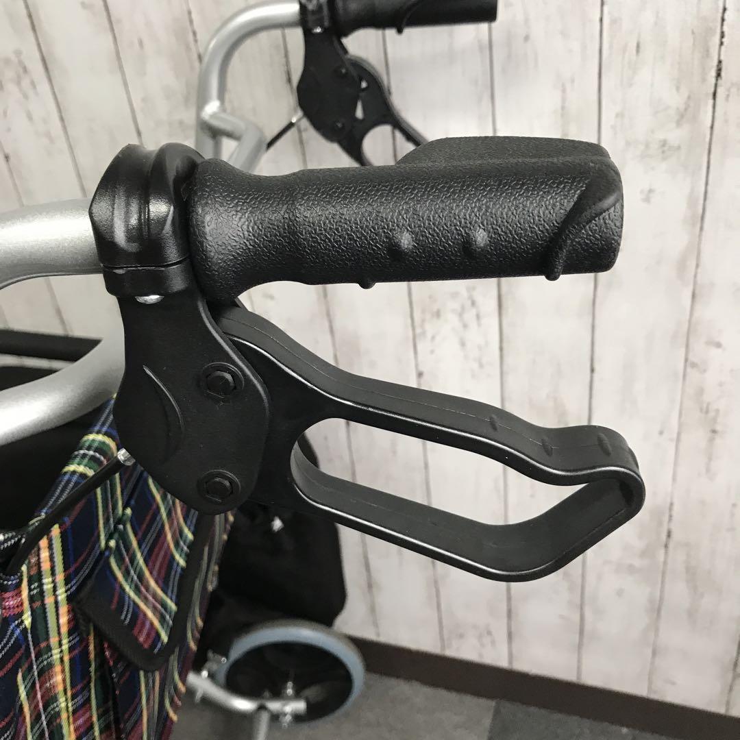 【美品】車椅子 小型、超軽量 ポータブル 高齢者/障害者/子供 D