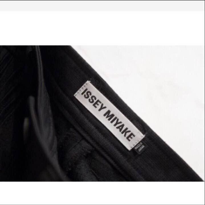 ISSEY MIYAKE プリーツ ストレートパンツ