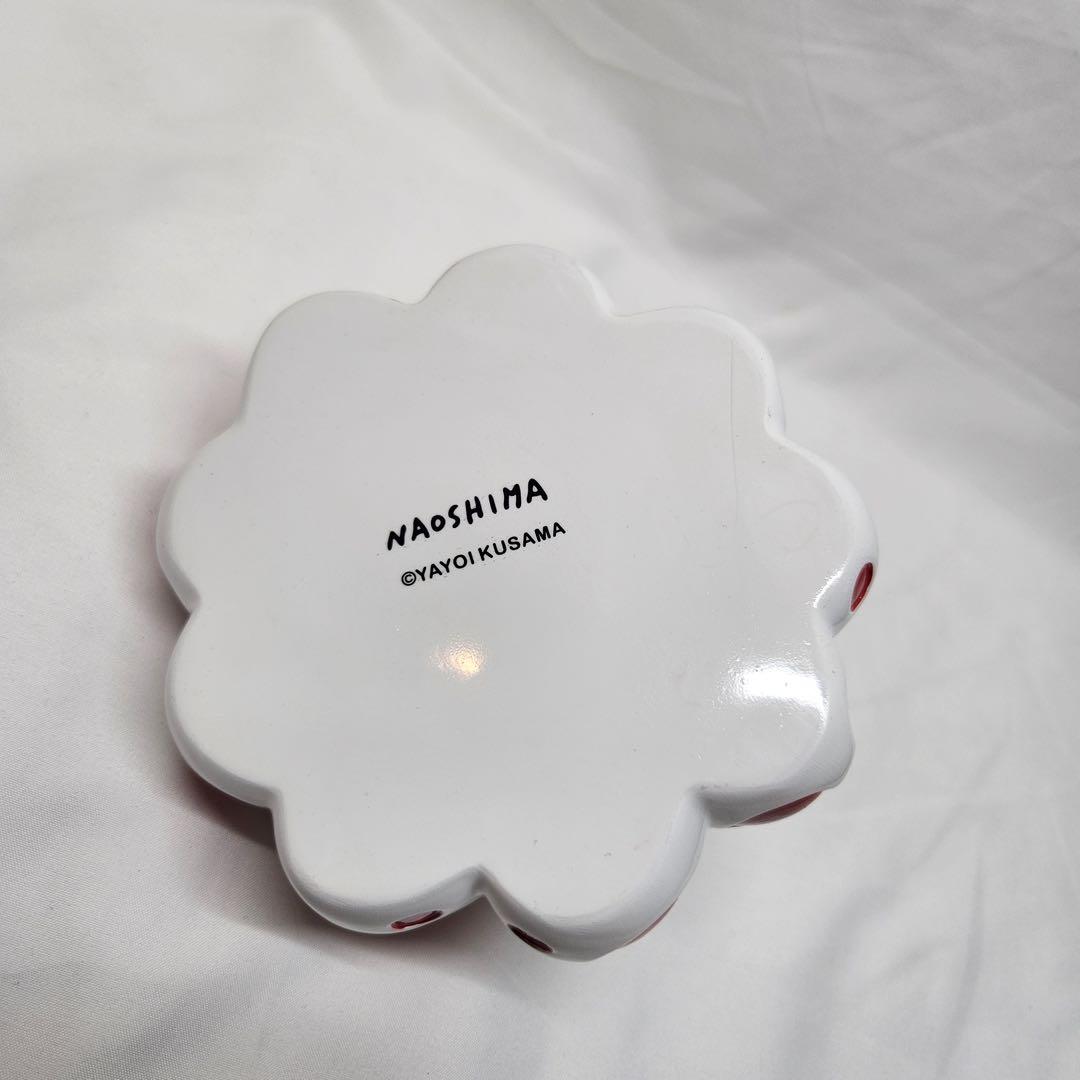う*ん様 Yayoi Kusama Naoshima Pumpkin White