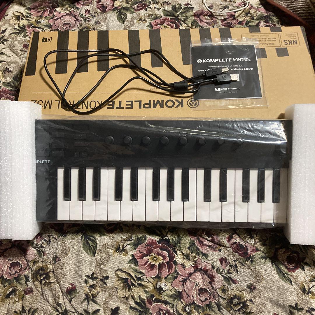 personal ステアリング 黒レザー＆スエード中古ホーンボタン34.5パイ