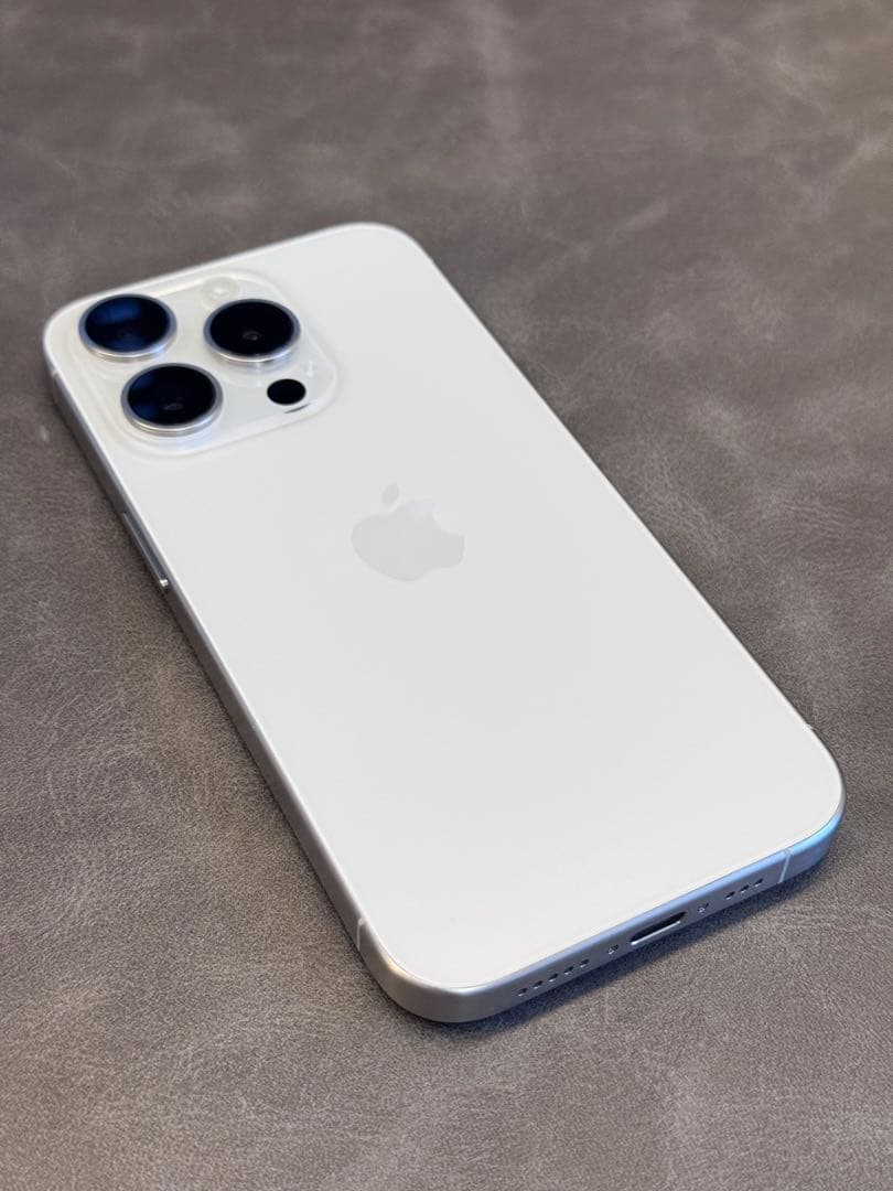 【極美品】iPhone 15Pro 256GB SIMフリー ホワイトチタニウム