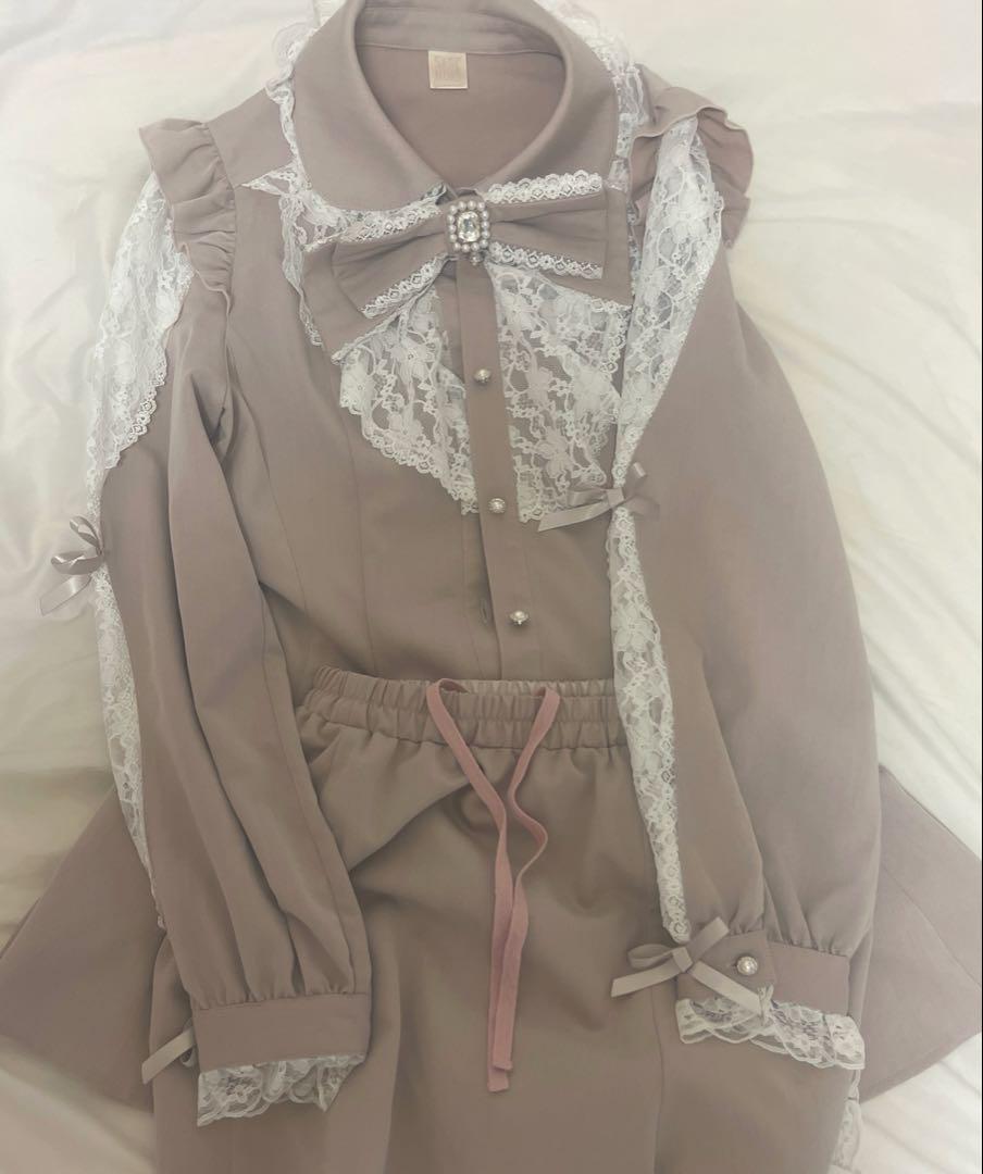 Honey 袖レース切替ラッフルセットアップ