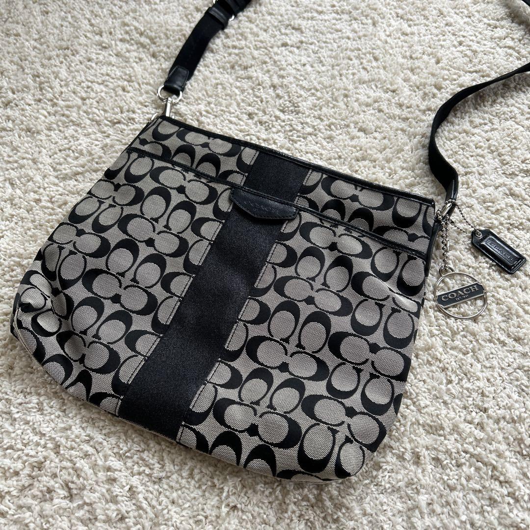 COACH　コーチ　ショルダーバッグ　シグネチャー　キャンバス　ロゴ　斜め掛け