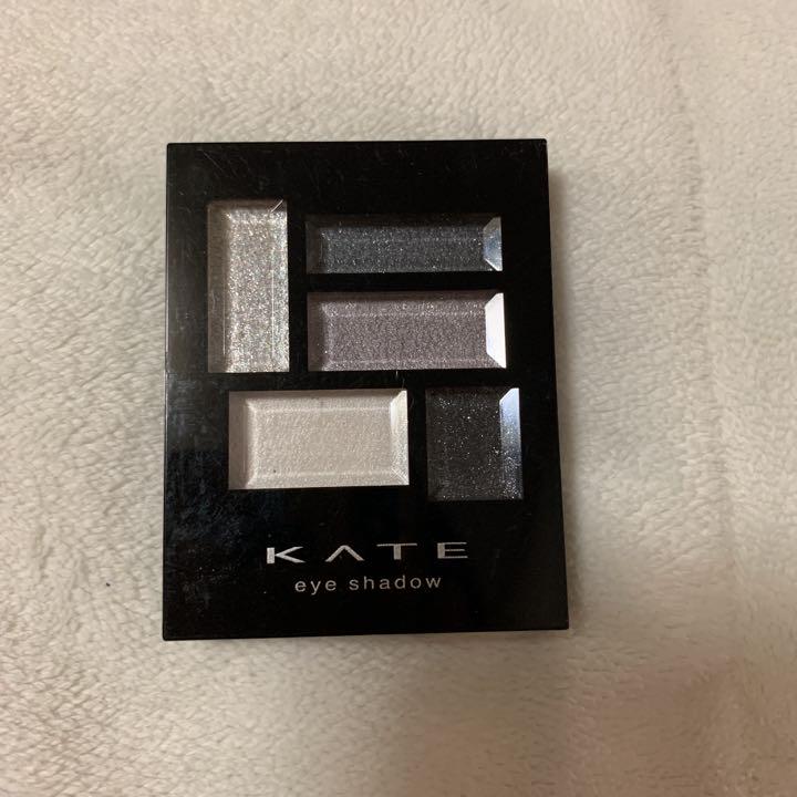 メルカリ Kate ケイト アイシャドウ 黒 ブラック ラメ ケイト 600 中古や未使用のフリマ メルカリ Kate ケイト アイシャドウ 黒 ブラック ラメ ケイト 600 中古や未使用のフリマ