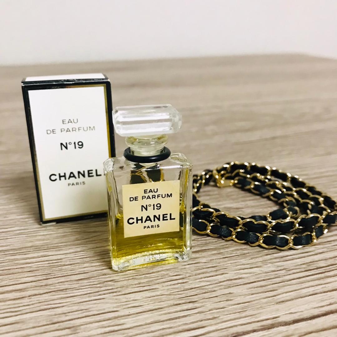 【美品】CHANEL EAU DE PARFUM N°19 チェーンネックレス