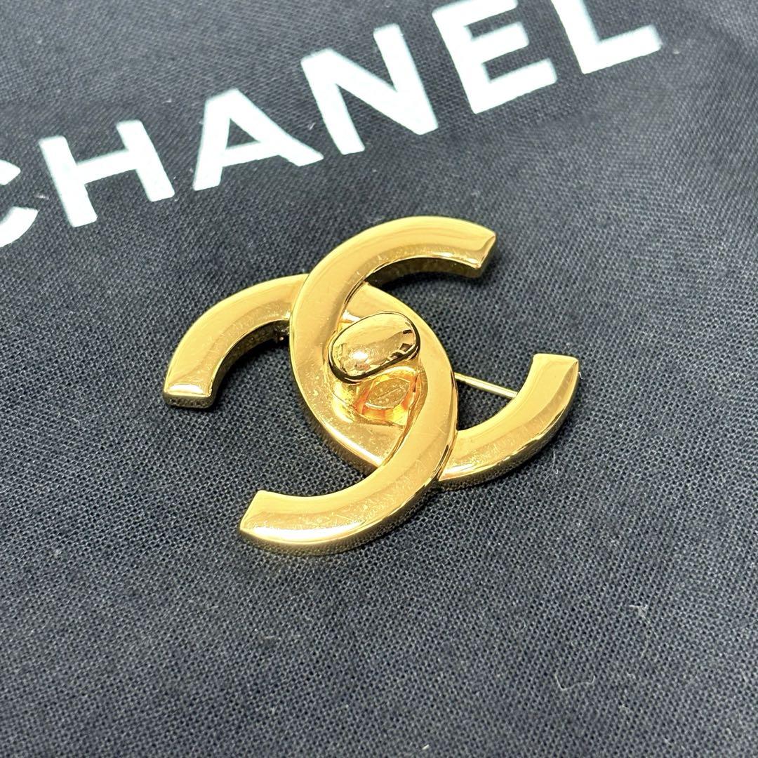 CHANEL シャネル ココマークブローチ フェイクパール ライン