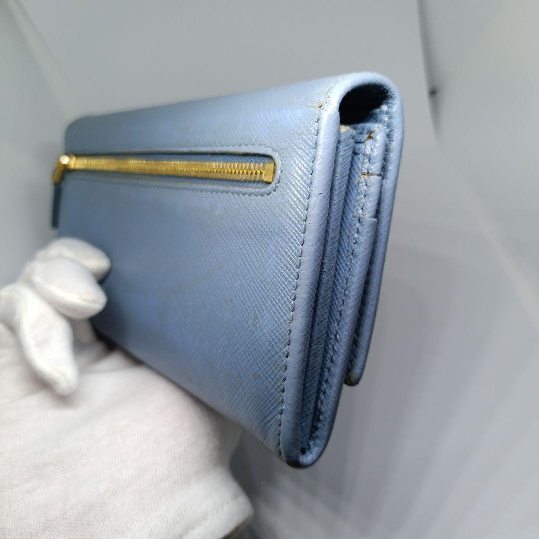 プラダ】日本限定カラーのウォレットが登場！最強開運日に向け手