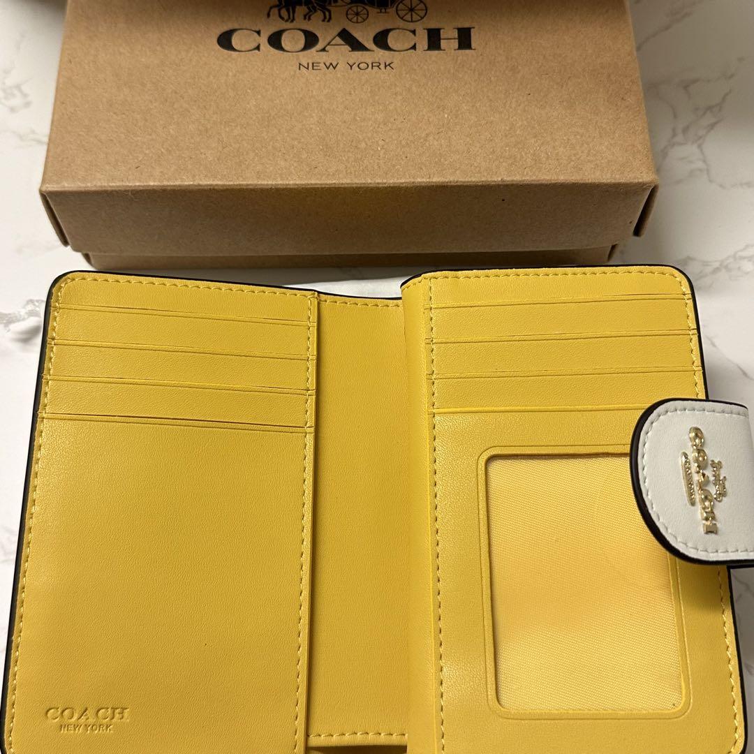 新品未使用‼️ コーチ　coach 財布　折り財布　シグネチャー　コーテッド　花柄