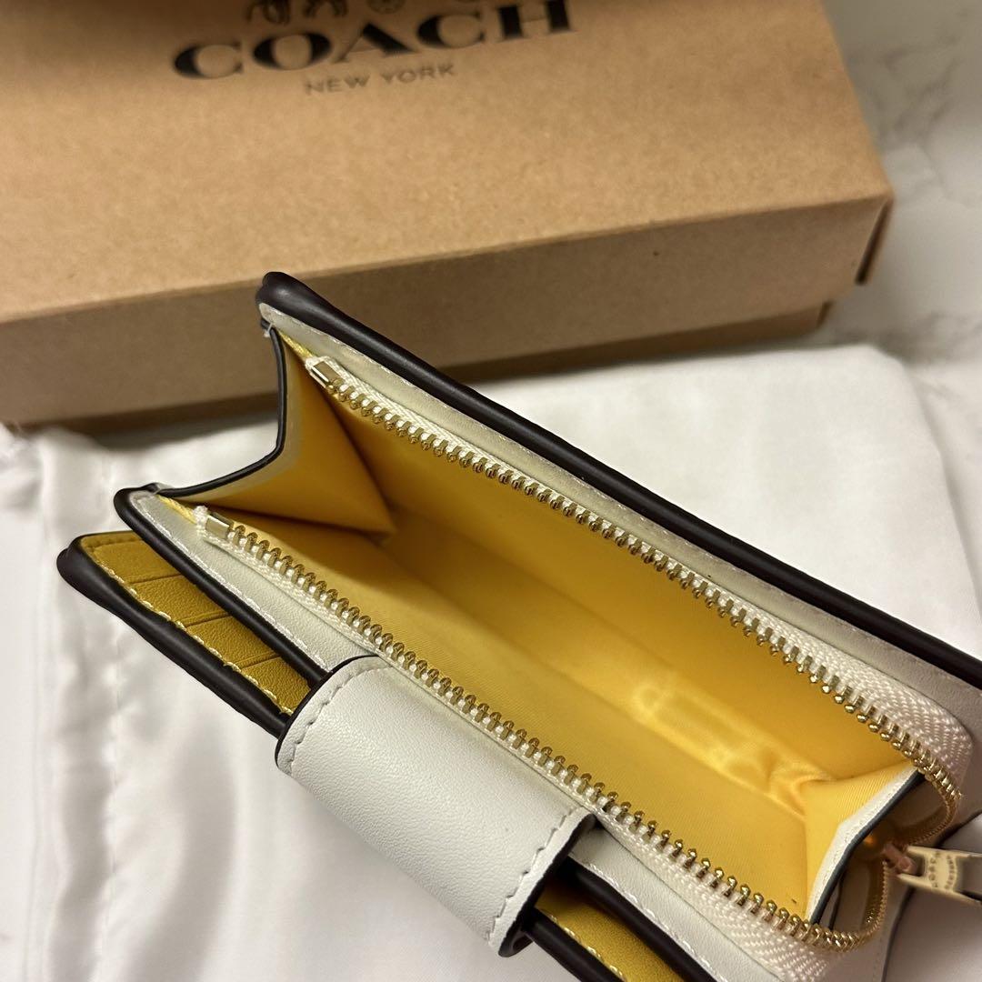 新品未使用‼️ コーチ　coach 財布　折り財布　シグネチャー　コーテッド　花柄
