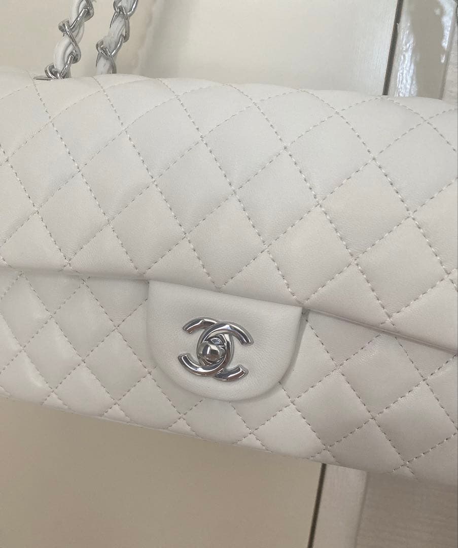 ホワイト ショルダーバッグ シャネル ホワイト ショルダーバッグ シャネル