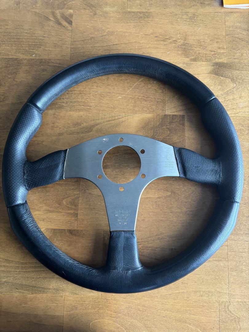 中古　MOMOモモ　320㎜　レースrace 小径