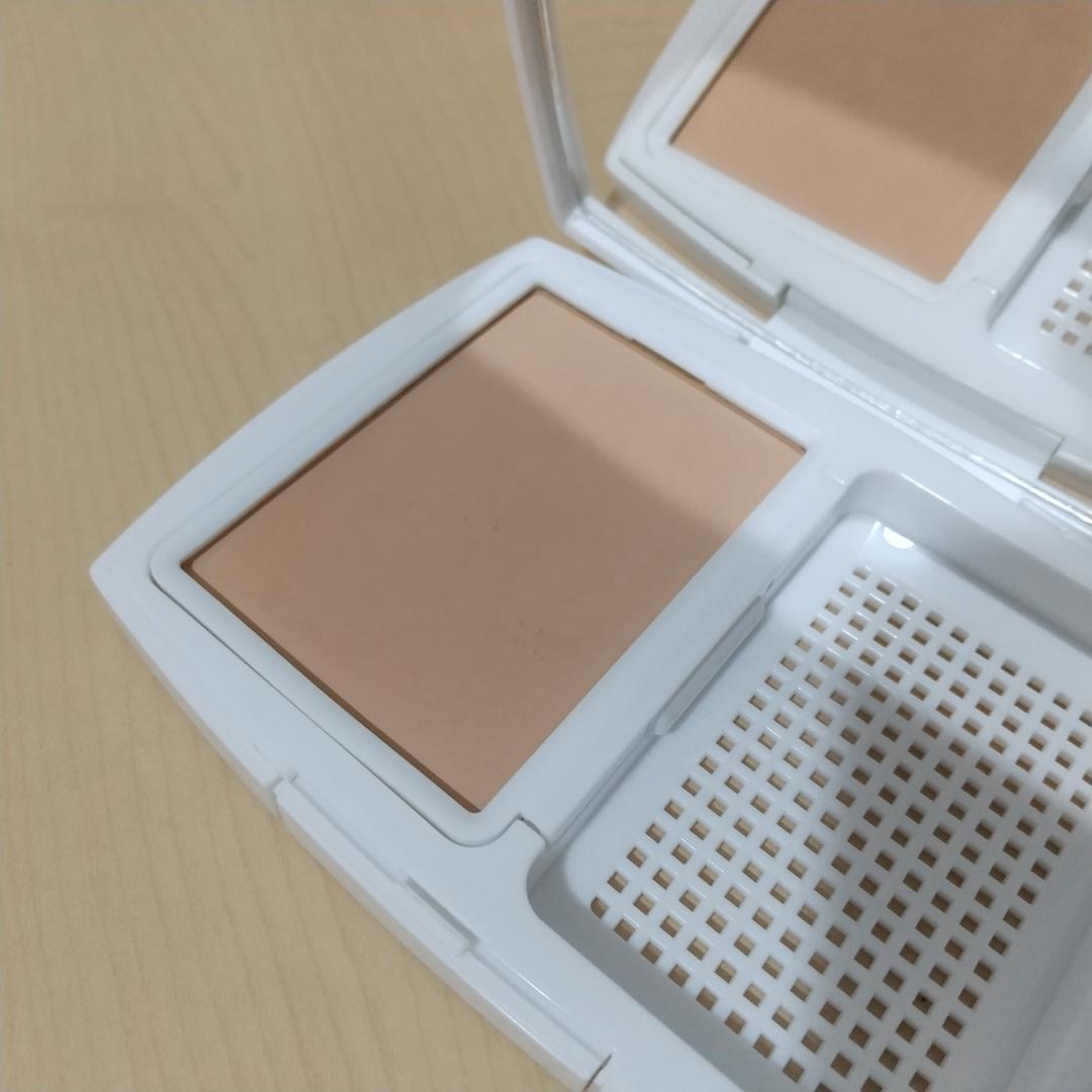 シャネル ル ブラン コンパクト ルミエール 20 ベージュ