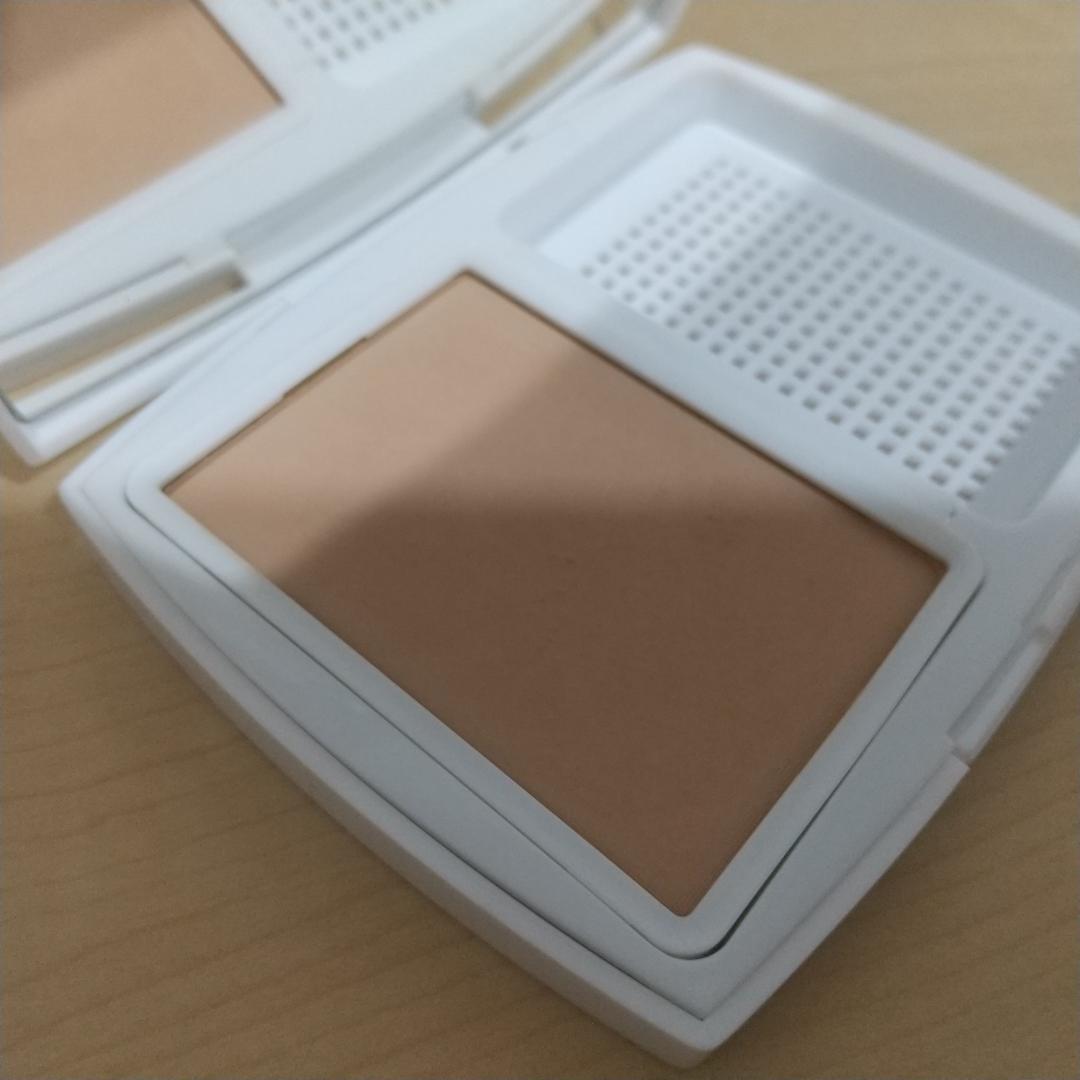 シャネル ル ブラン コンパクト ルミエール 20 ベージュ