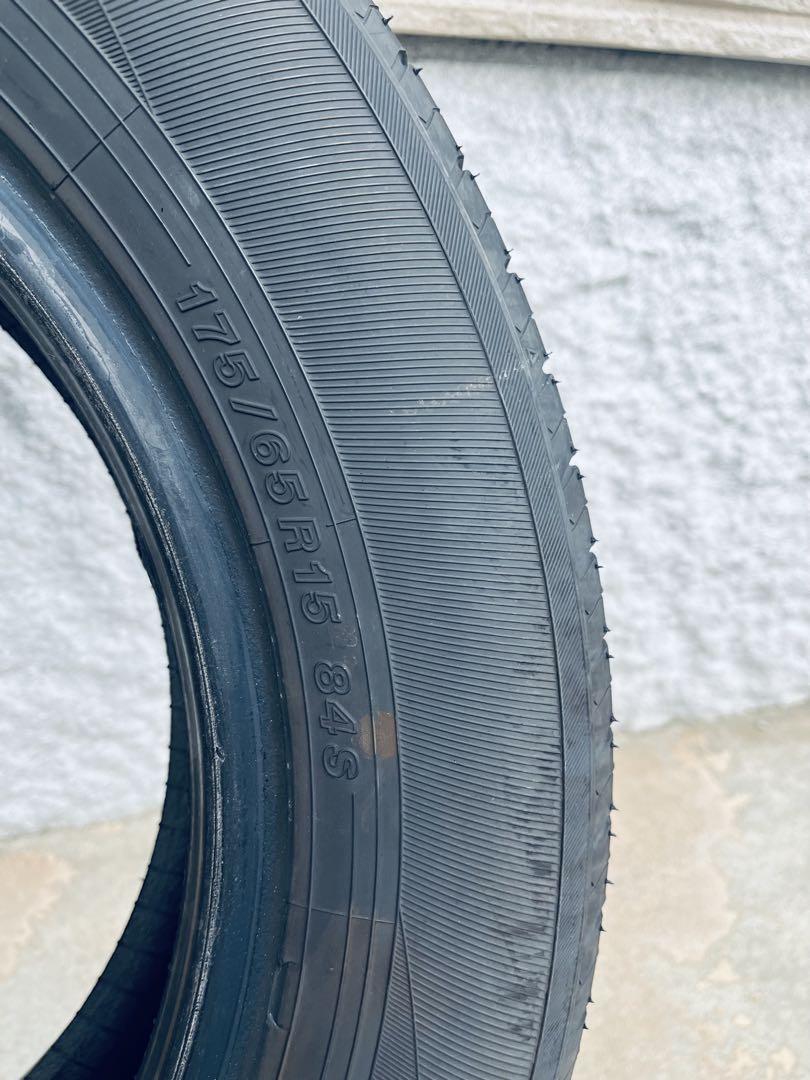 【送料込】バリ溝 175/65R15 ヨコハマ ブルーアース 2023年製