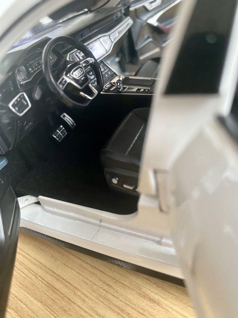 Audi RS7 1/18 高品質合金ミニカー ライト音付き アウディ RS7 1/18 合金製ミニカー ライト＆音付き リモコン付き