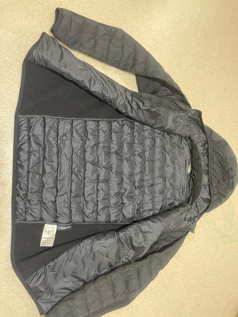 美品♡ノースフェイス♡ レッド ラン フーディーブラック♡NY81971 美品♡ノースフェイス♡ レッド ラン フーディーブラック♡NY81971