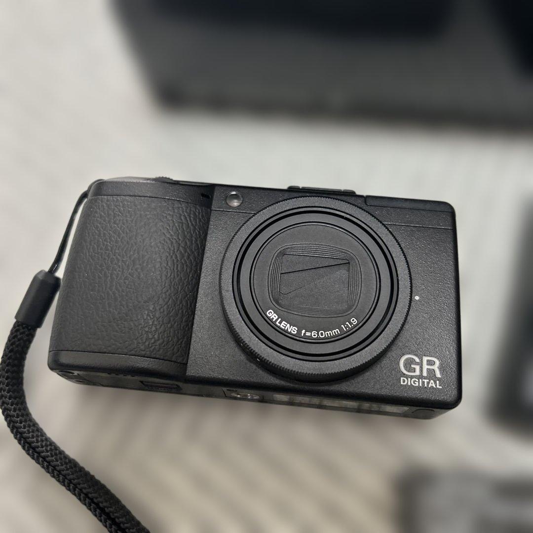 RICOH GR DIGITAL III 本体と付属品 - メルカリ