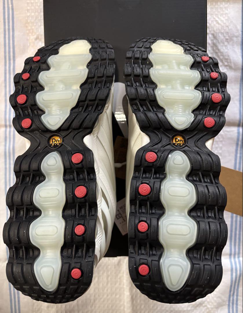 NIKE ウィメンズ　DN8 【新品•未使用】25㎝