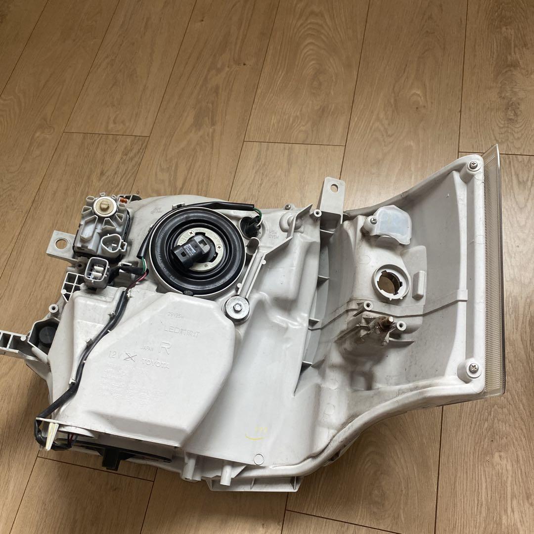 ハイエース純正LEDヘッドライト左右セット