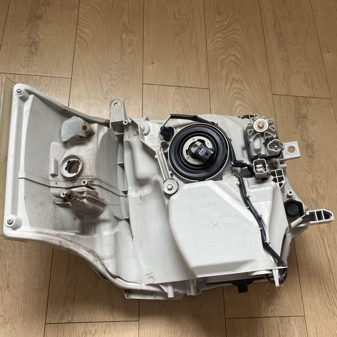 ハイエース純正LEDヘッドライト左右セット