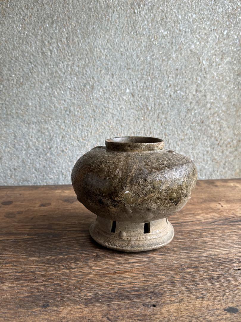 釉薬たっぷりの　新羅土器　台付　短頸壺　壺　花器　インテリア　李朝　アート