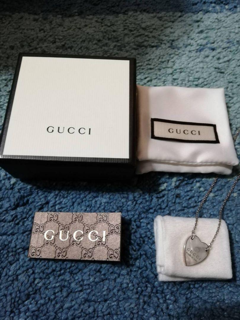 GUCCI ハートプレートロゴ ネックレス