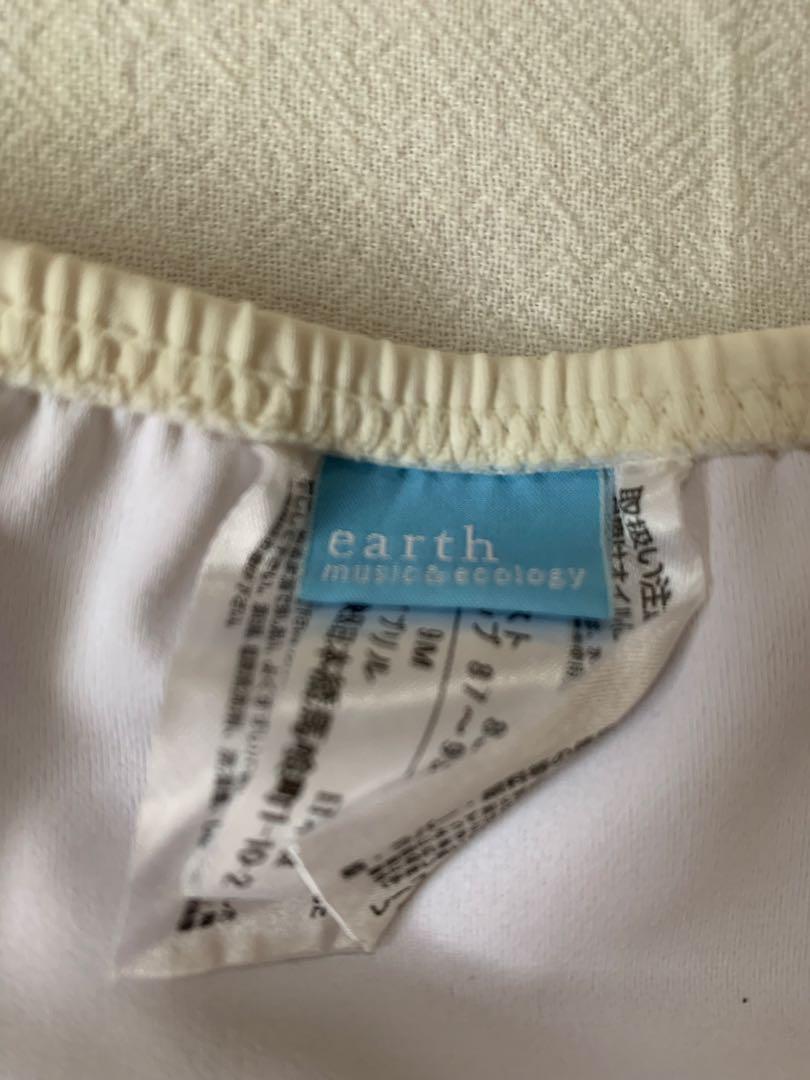 【美品】earth music & ecology 白フリルビキニ 9号　平成