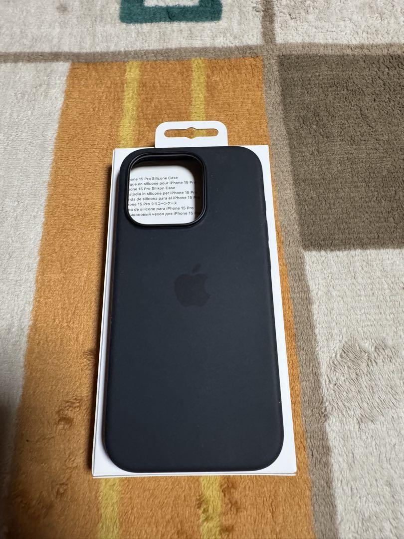 iPhone 15 Pro シリコンケース ブラック