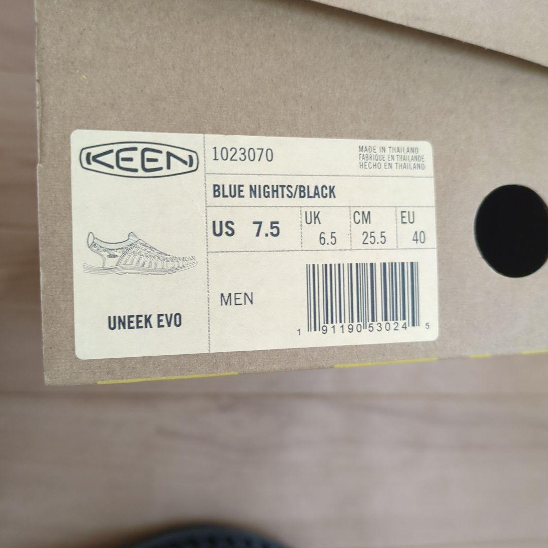 KEEN UNEEK スリッポンサンダル ネイビー