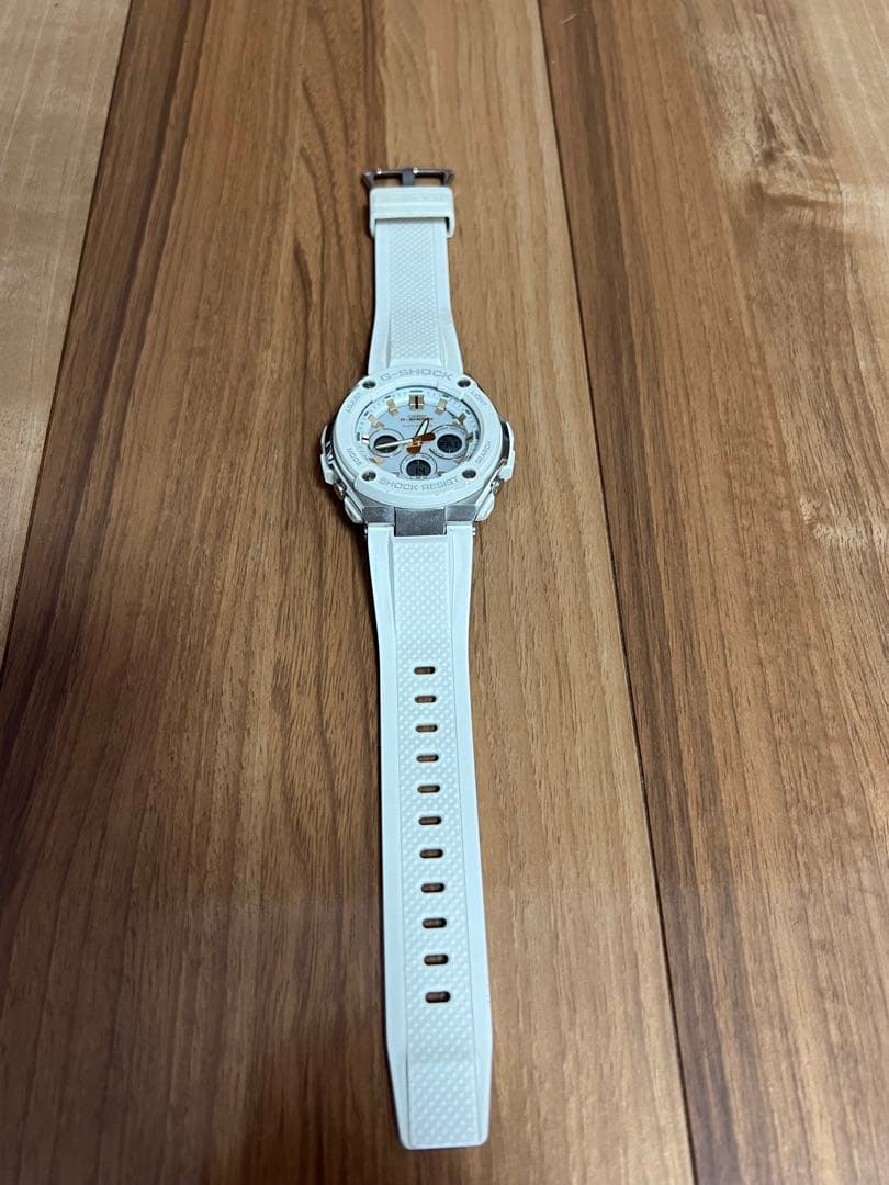 G-SHOCK GST-W300 ホワイト