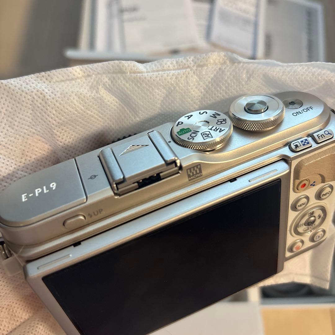 OLYMPUS PEN E-PL9 ミラーレス一眼