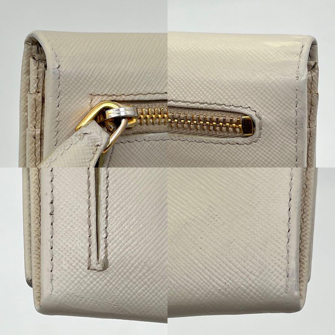 PRADA 長財布 フラップウォレット 三角プレート サフィアーノレザー 白