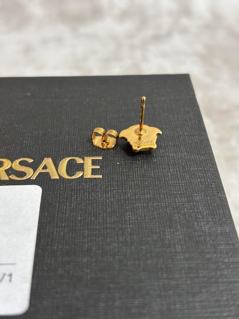 I55 未使用品✨Versace ヴェルサーチ　メドゥーサ　スタッド　ピアス　金 I55 未使用品✨Versace ヴェルサーチ メドゥーサ スタッド