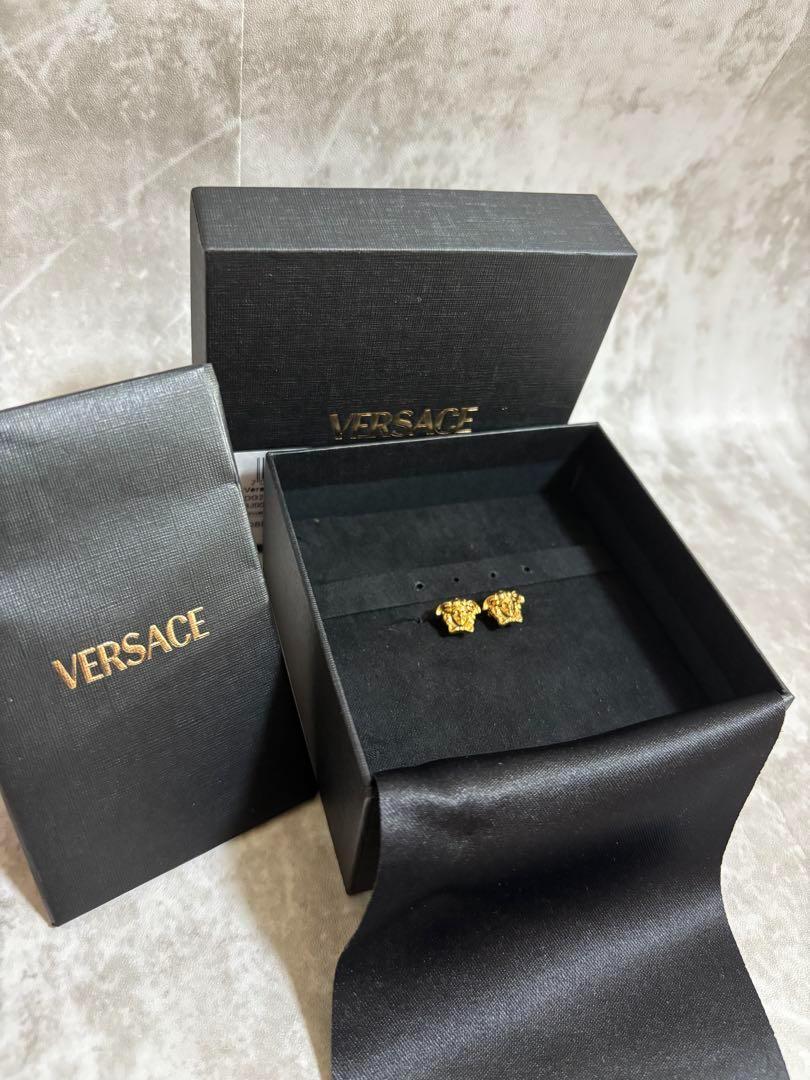 I55 未使用品✨Versace ヴェルサーチ　メドゥーサ　スタッド　ピアス　金 VERSACE メデューサヘッド スタッド ピアス 人気 (VERSACE