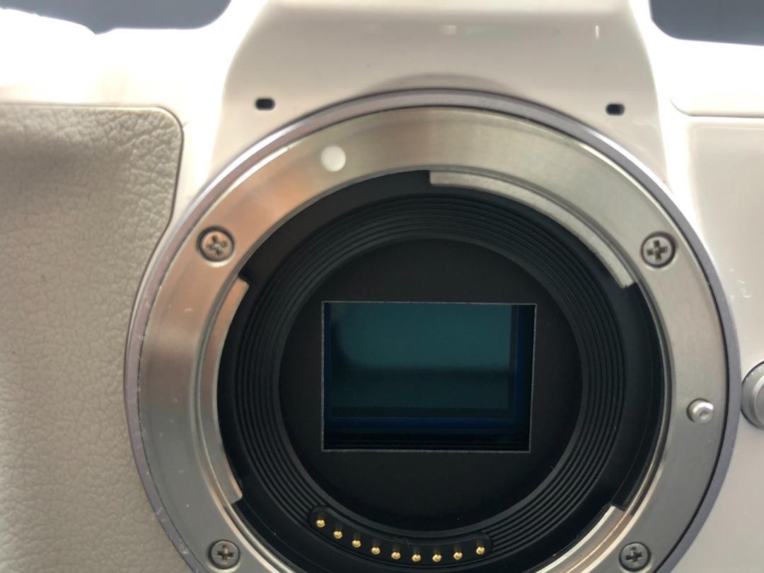 キャノン EOS KISS M ダブルズームキット ミラーレス 一眼レフカメラ