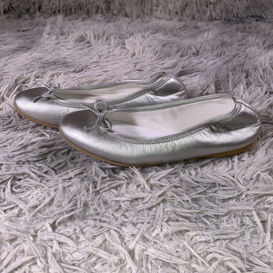 美品 kurun TOKYO クルン バレエシューズ 24.0 シルバー リボン