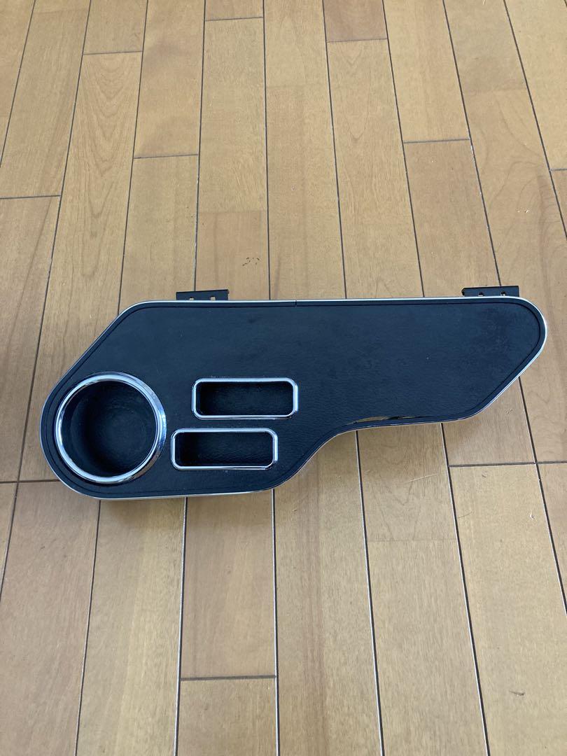 セレナC27 テーブル