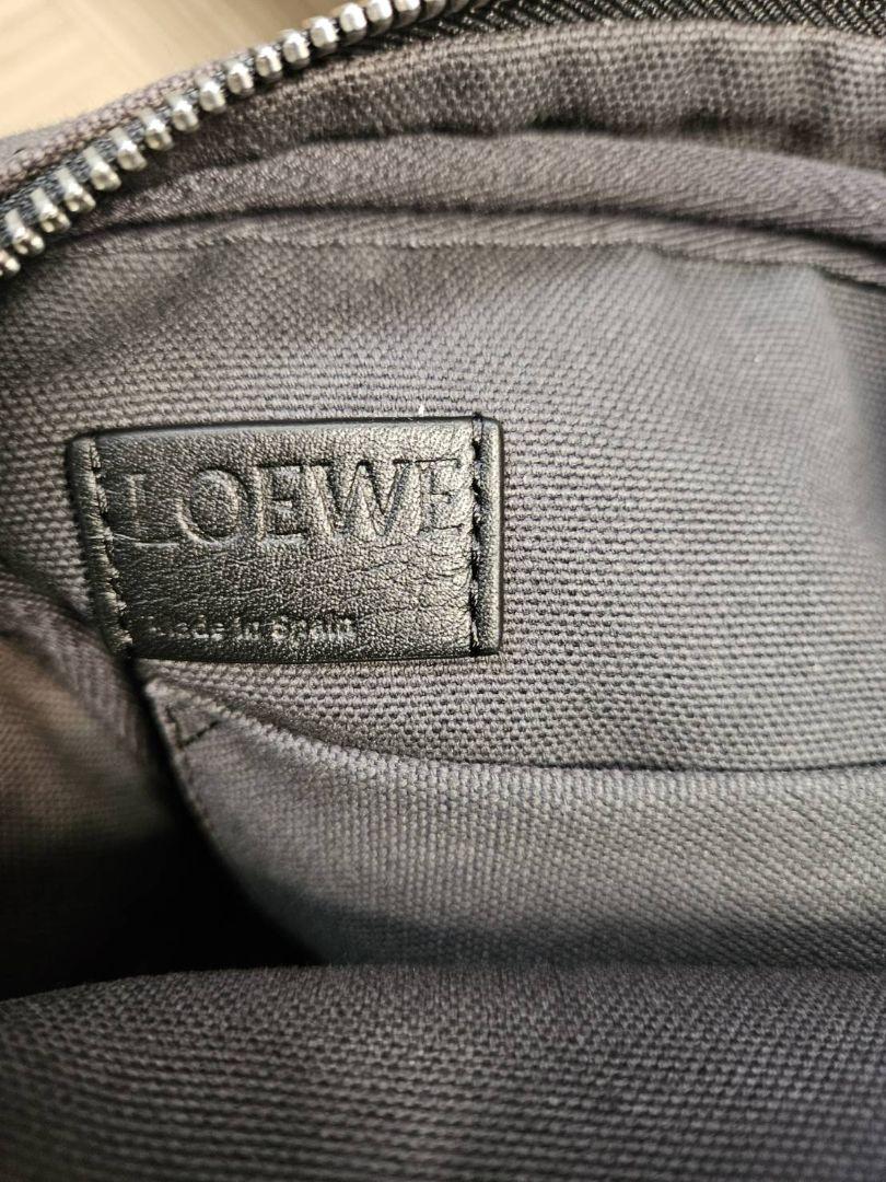 【LOEWE】アナグラム クロスボディ ミリタリーショルダーバッグユニセックス LOEWE】アナグラム クロスボディ ミリタリーショルダーバッグ