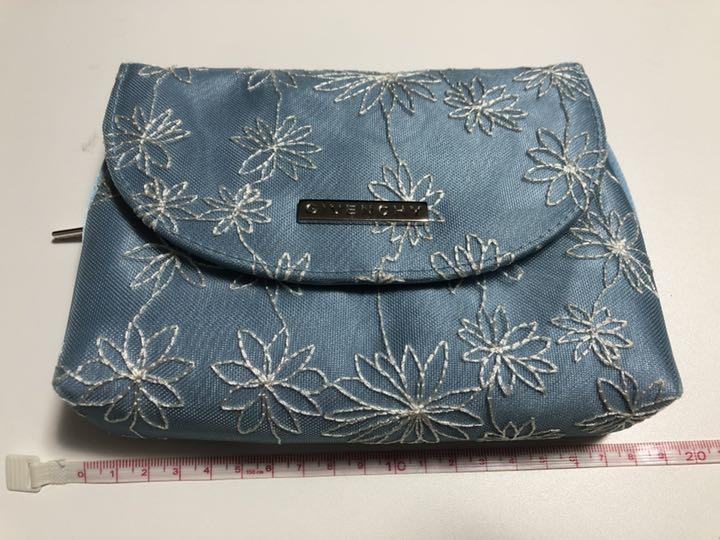 Givency 水色花柄ポーチ