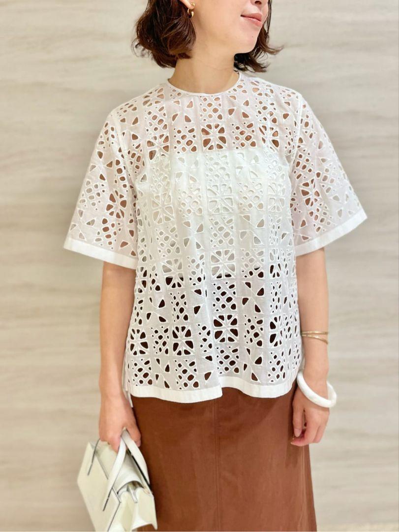 今ならほぼ即納！ 美品⭐︎トゥモローランド トライアングル カットワークレース トップス